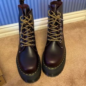 Dr. Martens Jadon max womens leather platform boots